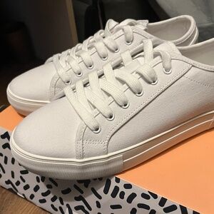 DLG size 10 White canvas shoes